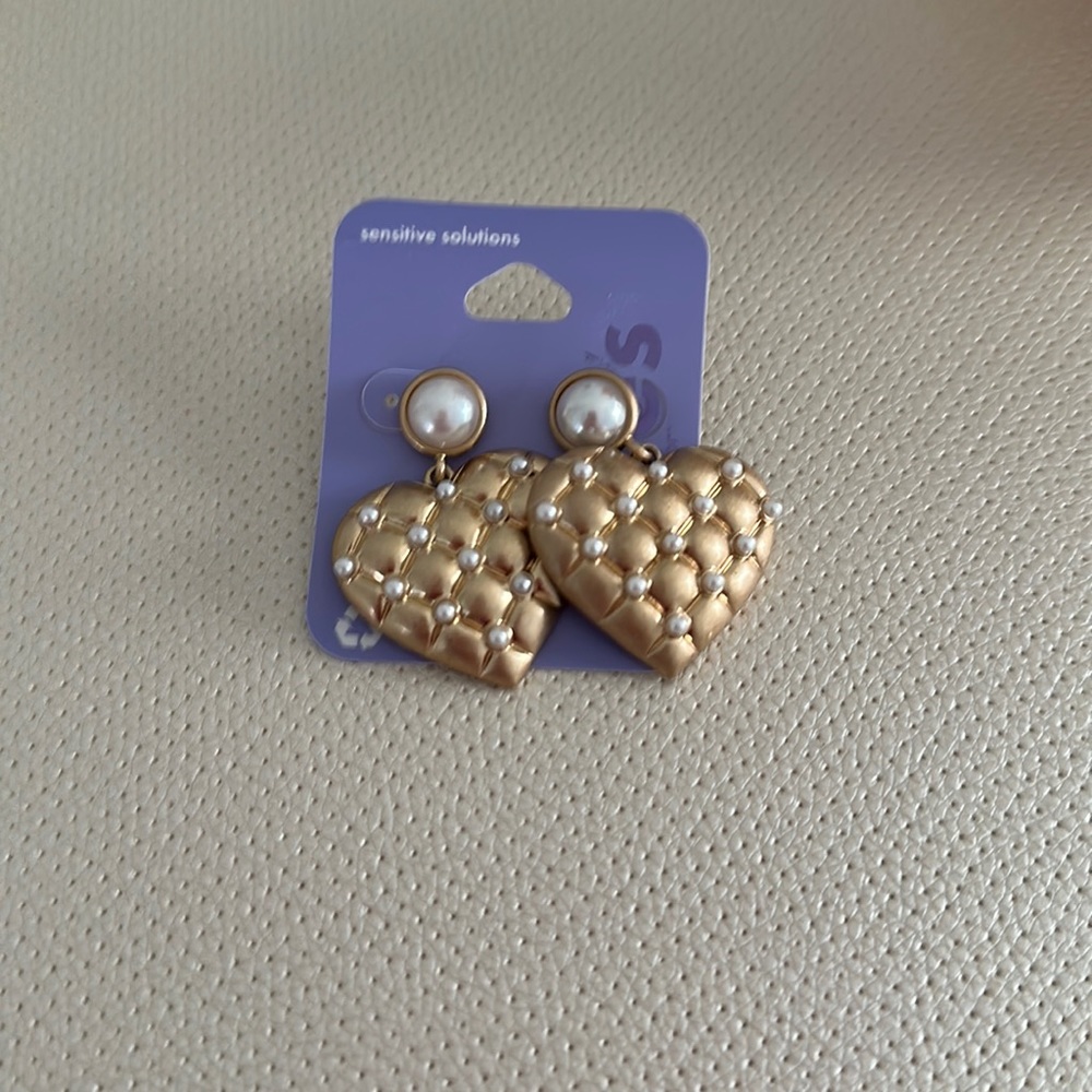 NEW - gold and white Claire’s Earrings!